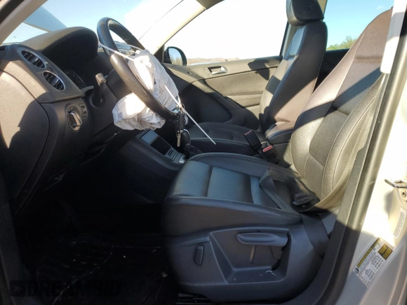 2013 Volkswagen Tiguan SE с VIN WVGBV7AX6DW515162, выставлен на аукционе Copart как лот 86622714 с пробегом 124 868 миль миль и На запчасти • Non repairable. История ставок и продаж доступна на DreamBid. Изображение 7.