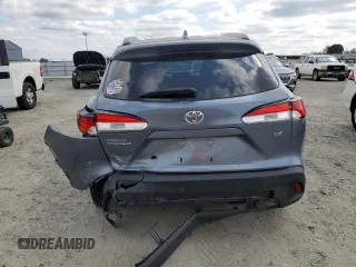 2023 Toyota Corolla Cross LE z VIN 7MUBAAAG6PV039602, wystawiony jako Copart lot #53419475 z przebiegiem 34 033 mil mil oraz Szkoda całkowita • Salvage title. Historia ofert i sprzedaży dostępna na DreamBid. Obrazek 6.