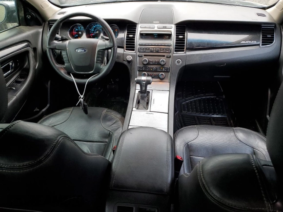 2010 Ford Taurus Limited z VIN 1FAHP2FW6AG108014, wystawiony jako Copart lot #58027455 z przebiegiem 229 871 mil mil oraz Szkoda całkowita • Salvage title. Historia ofert i sprzedaży dostępna na DreamBid. Obrazek 8.