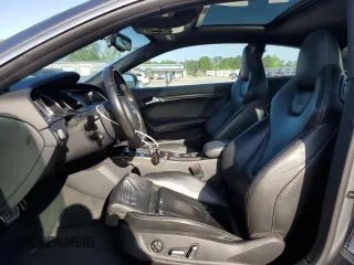 2013 Audi S5 Prestige z VIN WAUVGAFR9DA001304, wystawiony jako Copart lot #54165695 z przebiegiem 106 571 mil mil oraz Szkody całkowita. Historia ofert i sprzedaży dostępna na DreamBid. Obrazek 7.