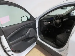 2022 Ford Mustang Mach-E Select z VIN 3FMTK1SS2NMA18639, wystawiony jako Copart lot #58605435 z przebiegiem 8 454 mil mil oraz Szkoda całkowita • Salvage title. Historia ofert i sprzedaży dostępna na DreamBid. Obrazek 9.
