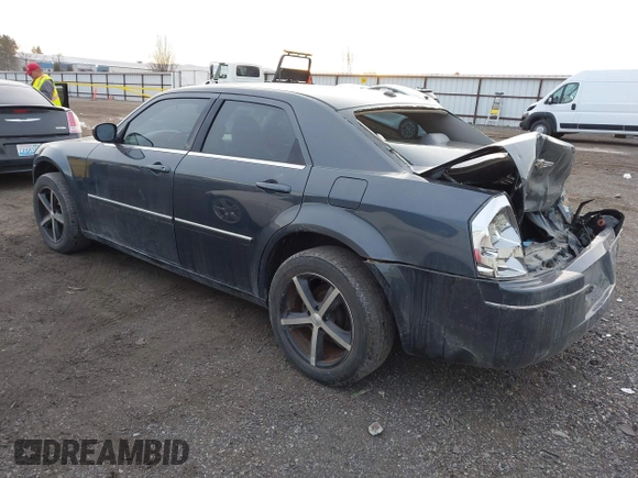 2007 Chrysler 300 Touring with VIN 2C3LK53G27H882957, listed as a IAAI auction lot 41350117 with 214,055 mi miles. Bid and sale history available at carsss.com. Image 3.