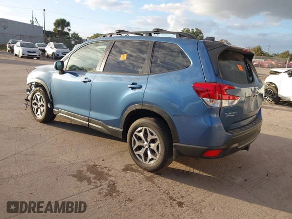 2024 Subaru Forester Premium with VIN JF2SKADC7RH508169, listed as a IAAI auction lot 41065280 with 17,346 mi miles. Bid and sale history available at carsss.com. Image 3.