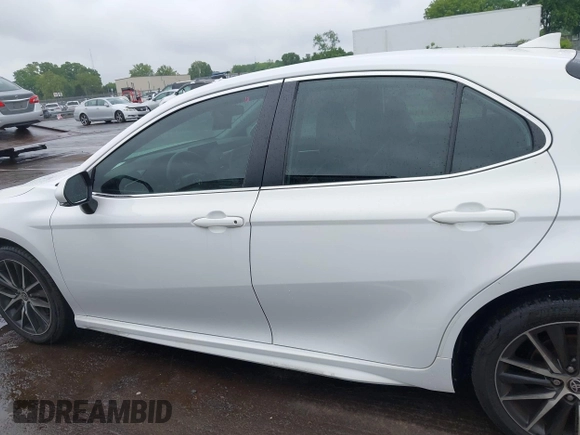 2023 Toyota Camry SE z VIN 4T1G11AK4PU738724, wystawiony jako IAAI lot #42123044 z przebiegiem 58 659 mil mil oraz . Historia ofert i sprzedaży dostępna na DreamBid. Obrazek 14.