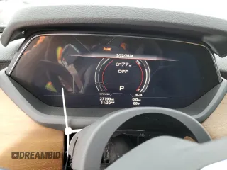 2022 Audi e-tron GT Premium Plus z VIN WAUFJBFW2N7008708, wystawiony jako Copart lot #47915324 z przebiegiem 27 193 mil mil oraz . Historia ofert i sprzedaży dostępna na DreamBid. Obrazek 9.