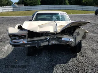 1985 Oldsmobile Delta Royale z VIN 1G3BN69Y8FY384593, wystawiony jako Copart lot #62885694 z przebiegiem Nie podano mil oraz Szkody całkowita. Historia ofert i sprzedaży dostępna na DreamBid. Obrazek 5.