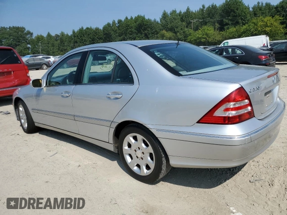 2005 Mercedes-Benz C 320 with VIN WDBRF64J95F557858, listed as a Copart auction lot 68310604 with 162,849 mi miles and Salvage Title. Bid and sale history available at DreamBid. Image 2.