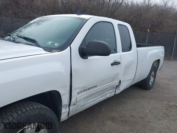 2011 Chevrolet Silverado 1500 LT with VIN 1GCRKSE06BZ186048, listed as a IAAI auction lot 41618521 with 291,361 mi miles and . Bid and sale history available at DreamBid. Image 17.