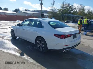 2025 Mercedes-Benz E 350 z VIN W1KLF4HB1SA116741, wystawiony jako IAAI lot #41553271 z przebiegiem 1 025 mil mil oraz . Historia ofert i sprzedaży dostępna na DreamBid. Obrazek 3.