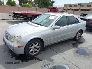 2003 Mercedes-Benz C 320 z VIN WDBRF64J73F357672, wystawiony jako IAAI lot #42470990 z przebiegiem 181 854 mil mil oraz . Historia ofert i sprzedaży dostępna na DreamBid. Obrazek 2.