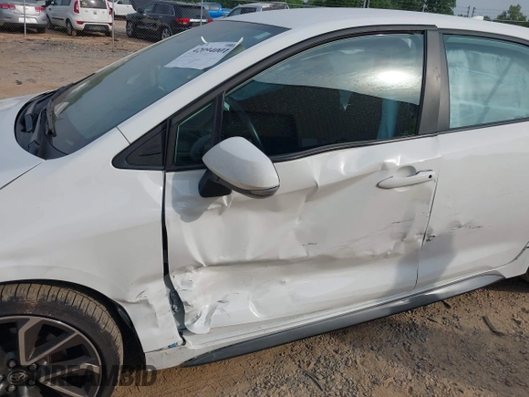 2022 Toyota Corolla SE with VIN 5YFS4MCE0NP136332, listed as a IAAI auction lot 42094001 with 36,371 mi miles and . Bid and sale history available at DreamBid. Image 6.