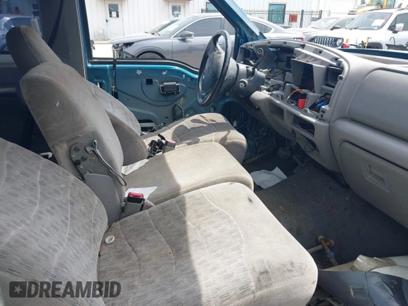 2000 Ford F-250 XL with VIN 1FTNX20F0YED11234, listed as a IAAI auction lot 42059492 with 18,500 mi miles and . Bid and sale history available at DreamBid. Image 5.