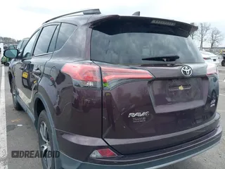 2018 Toyota RAV4 XLE with VIN 2T3RFREV5JW811742, listed as a IAAI auction lot 42030276 with 58,034 mi miles. Bid and sale history available at carsss.com. Image 3.