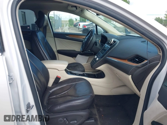 2016 Lincoln MKC Reserve with VIN 5LMTJ3DH1GUJ12829, listed as a IAAI auction lot 42370899 with 123,980 mi miles and . Bid and sale history available at DreamBid. Image 5.
