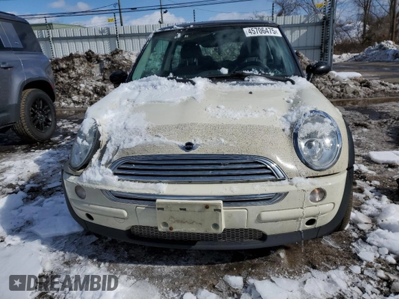 2002 MINI Hardtop with VIN WMWRC334X2TC38342, listed as a Copart auction lot 45706475 with 107,735 mi miles and Salvage Title. Bid and sale history available at DreamBid. Image 5.