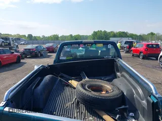 1997 Dodge 1500 z VIN 1B7HC16Y3VJ528095, wystawiony jako IAAI lot #42021646 z przebiegiem 205 375 mil mil oraz . Historia ofert i sprzedaży dostępna na DreamBid. Obrazek 8.