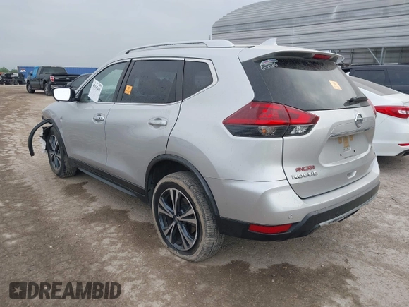 2020 Nissan Rogue SV z VIN JN8AT2MT2LW017772, wystawiony jako IAAI lot #42035440 z przebiegiem 47 503 mil mil oraz . Historia ofert i sprzedaży dostępna na DreamBid. Obrazek 3.