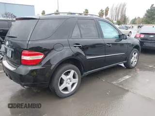 2006 Mercedes-Benz M 500 z VIN 4JGBB75E66A008750, wystawiony jako IAAI lot #41504217 z przebiegiem 96 375 mil mil oraz . Historia ofert i sprzedaży dostępna na DreamBid. Obrazek 4.