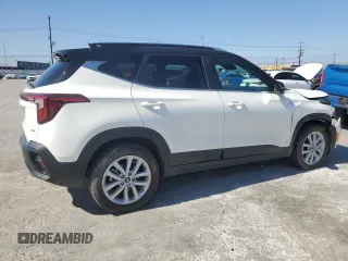2024 Kia Seltos SX with VIN KNDETCA70R7600287, listed as a Copart auction lot 49093815 with 7,160 mi miles and Salvage title. Bid and sale history available at DreamBid. Image 3.