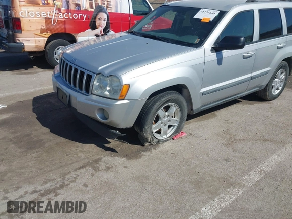 2007 Jeep Grand Cherokee Laredo z VIN 1J8GR48K67C543257, wystawiony jako IAAI lot #41733644 z przebiegiem 201 936 mil mil oraz . Historia ofert i sprzedaży dostępna na DreamBid. Obrazek 6.