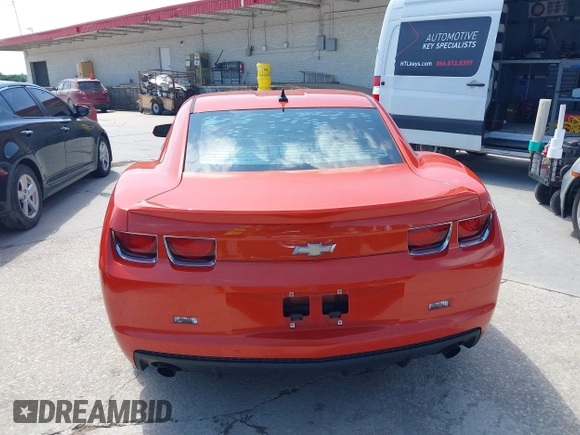 2013 Chevrolet Camaro LT z VIN 2G1FB1E35D9200406, wystawiony jako IAAI lot #42398599 z przebiegiem 118 700 mil mil oraz . Historia ofert i sprzedaży dostępna na DreamBid. Obrazek 16.