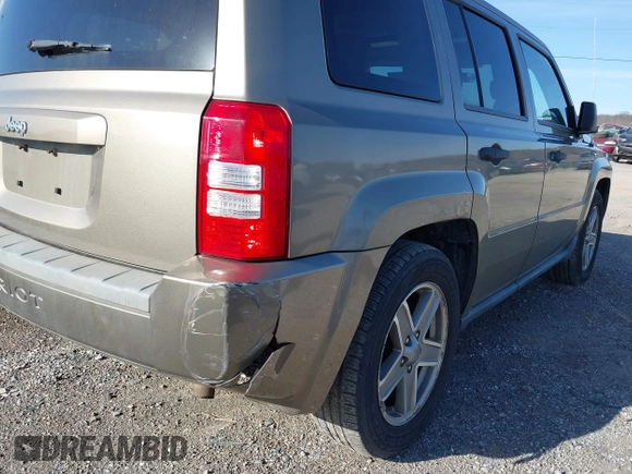 2008 Jeep Patriot Sport with VIN 1J8FF28W68D597262, listed as a IAAI auction lot 41835386 with 120,266 mi miles. Bid and sale history available at carsss.com. Image 6.