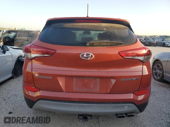 2017 Hyundai Tucson Sport z VIN KM8J33A25HU356909, wystawiony jako Copart lot #52573445 z przebiegiem 164 029 mil mil oraz Szkoda całkowita • Salvage title. Historia ofert i sprzedaży dostępna na DreamBid. Obrazek 6.