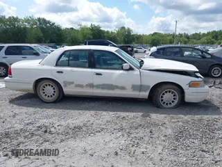 2001 Ford Crown Victoria LX z VIN 2FAFP74W81X102216, wystawiony jako IAAI lot #42388800 z przebiegiem 225 623 mil mil oraz . Historia ofert i sprzedaży dostępna na DreamBid. Obrazek 13.