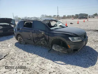 2018 Volkswagen Tiguan S z VIN 3VV1B7AX6JM147216, wystawiony jako Copart lot #52449345 z przebiegiem Nie podano mil oraz Szkoda całkowita • Salvage title. Historia ofert i sprzedaży dostępna na DreamBid. Obrazek 4.