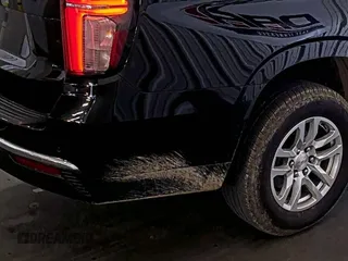2022 Chevrolet Tahoe LS z VIN 1GNSKMKD7NR129745, wystawiony jako IAAI lot #42566236 z przebiegiem 95 126 mil mil oraz . Historia ofert i sprzedaży dostępna na DreamBid. Obrazek 28.