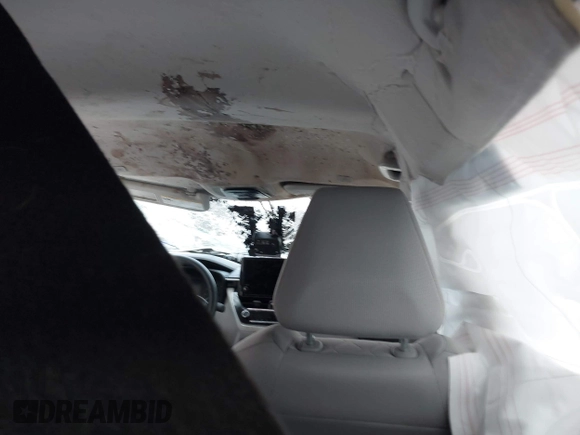2025 Toyota Corolla Cross L с VIN 7MUAAAAG0SV123032, выставлен на аукционе IAAI как лот 42292755 с пробегом Не указан миль и . История ставок и продаж доступна на DreamBid. Изображение 5.