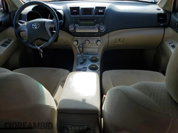 2010 Toyota Highlander with VIN 5TDZK3EH4AS016721, listed as a Copart auction lot 53937135 with 227,111 mi miles and Salvage title. Bid and sale history available at DreamBid. Image 8.