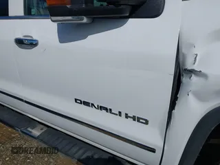 2015 GMC Sierra 2500HD Denali z VIN 1GT120E85FF641373, wystawiony jako IAAI lot #41791280 z przebiegiem 281 137 mil mil oraz . Historia ofert i sprzedaży dostępna na DreamBid. Obrazek 21.