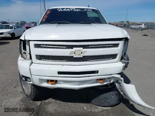 2010 Chevrolet Silverado 1500 LT with VIN 3GCRKSE34AG142638, listed as a IAAI auction lot 41620863 with 330,631 mi miles. Bid and sale history available at carsss.com. Image 17.