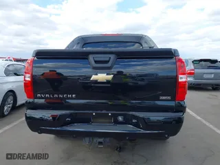 2011 Chevrolet Avalanche LT with VIN 3GNMCFE03BG351852, listed as a IAAI auction lot 42083263 with 92,292 mi miles. Bid and sale history available at carsss.com. Image 16.