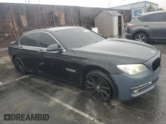 2015 BMW 7 Series 740i with VIN WBAYA6C5XFD826718, listed as a Copart auction lot 86762994 with 181,475 mi miles and Clean title. Bid and sale history available at DreamBid. Image 4.