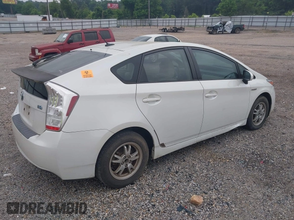 2010 Toyota Prius II z VIN JTDKN3DU5A1246806, wystawiony jako IAAI lot #42263662 z przebiegiem Nie podano mil oraz . Historia ofert i sprzedaży dostępna na DreamBid. Obrazek 4.