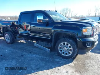 2019 GMC Sierra 2500HD Denali with VIN 1GT12SEYXKF224711, listed as a IAAI auction lot 41407508 with 77,158 mi miles. Bid and sale history available at carsss.com. Image 13.