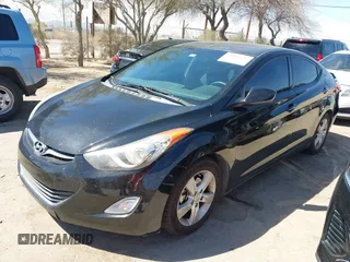 2013 Hyundai Elantra GLS z VIN 5NPDH4AE4DH440405, wystawiony jako IAAI lot #41901236 z przebiegiem 122 375 mil mil oraz . Historia ofert i sprzedaży dostępna na DreamBid. Obrazek 2.