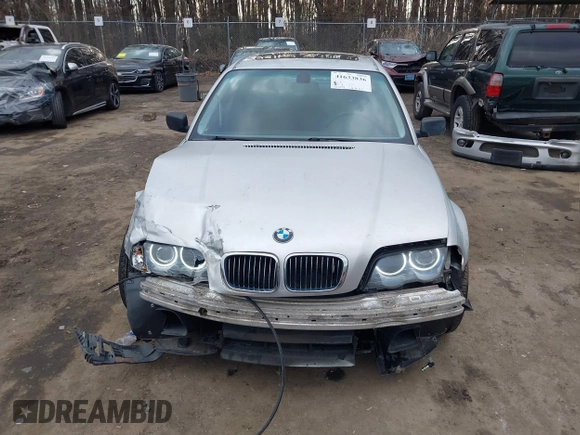 2001 BMW 3 Series 330i with VIN WBAAV53421JS90915, listed as a IAAI auction lot 41633836 with 215,109 mi miles. Bid and sale history available at carsss.com. Image 12.