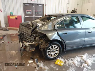 2004 Volvo S60 с VIN YV1RS61T842344192, выставлен на аукционе IAAI как лот 41278520 с пробегом Не указан миль и . История ставок и продаж доступна на DreamBid. Изображение 16.
