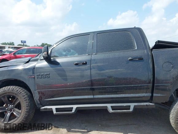 2015 Ram 1500 Sport z VIN 1C6RR6MT5FS784703, wystawiony jako IAAI lot #42129086 z przebiegiem 126 856 mil mil oraz . Historia ofert i sprzedaży dostępna na DreamBid. Obrazek 14.