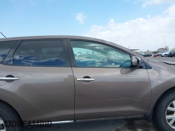 2011 Nissan Murano SV z VIN JN8AZ1MU0BW050821, wystawiony jako IAAI lot #41915011 z przebiegiem 167 121 mil mil oraz . Historia ofert i sprzedaży dostępna na DreamBid. Obrazek 13.
