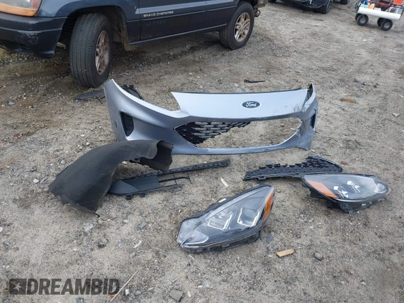2022 Ford Escape SE z VIN 1FMCU0G61NUB15746, wystawiony jako IAAI lot #42107667 z przebiegiem 29 000 mil mil oraz . Historia ofert i sprzedaży dostępna na DreamBid. Obrazek 12.