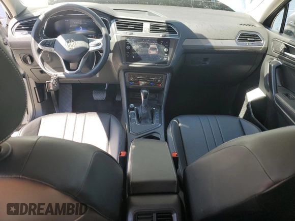 2024 Volkswagen Tiguan SE with VIN 3VV3B7AXXRM048869, listed as a Copart auction lot 56063825 with 30,881 mi miles and Clean title. Bid and sale history available at DreamBid. Image 8.