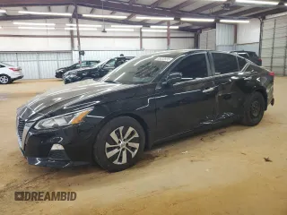2019 Nissan Altima S z VIN 1N4BL4BV8KC216105, wystawiony jako Copart lot #53633935 z przebiegiem 138 296 mil mil oraz Szkody całkowita. Historia ofert i sprzedaży dostępna na DreamBid. Obrazek 1.