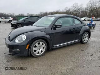 2015 Volkswagen Beetle Fleet Edition z VIN 3VWF17AT6FM656506, wystawiony jako Copart lot #52635545 z przebiegiem 146 347 mil mil oraz Szkoda całkowita • Salvage title. Historia ofert i sprzedaży dostępna na DreamBid. Obrazek 1.