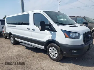 2022 Ford Transit Passenger XL with VIN 1FBAX2Y85NKA67540, listed as a IAAI auction lot 41509914 with 199,540 mi miles. Bid and sale history available at carsss.com. Image 1.