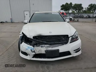 2014 Mercedes-Benz C 250 Sport с VIN WDDGF4HB1EA957805, выставлен на аукционе Copart как лот 53570455 с пробегом 35 894 миль миль и Списание • Salvage title. История ставок и продаж доступна на DreamBid. Изображение 5.