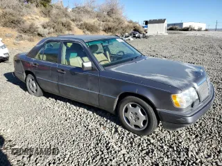 1995 Mercedes-Benz 400 with VIN WDBEA34E1SC269568, listed as a Copart auction lot 49800915 with 171,214 mi miles and Salvage Title. Bid and sale history available at carsss.com. Image 4.